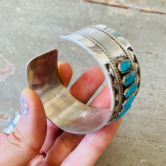 SOLD ♥️ Navajo ♥️ Eddie Johnson Sterling Silver & Kingman Turquoise Cuff - Picture 10 of 15